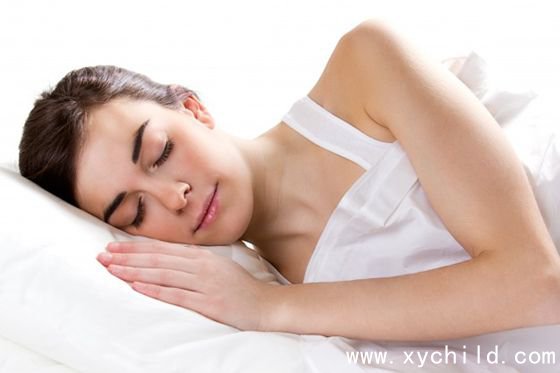 最科学正确的睡觉姿势是那种？为什么要右侧卧睡觉？